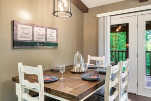 Dining - New Fun Family Cozy Cabin w/hot tub -games- great location! (Sevierville)