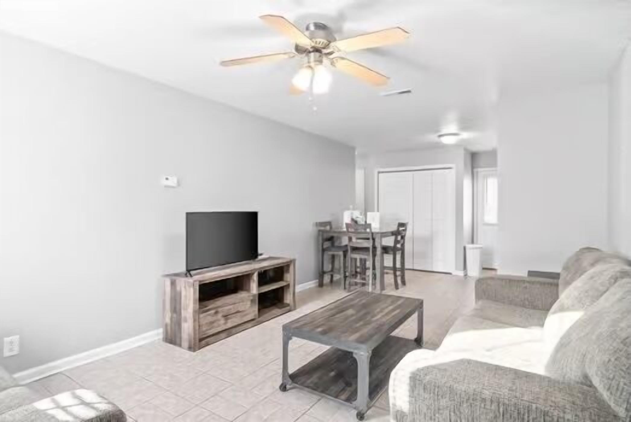 Pet Friendly, 10 Minutes to Fort Campbell-G3