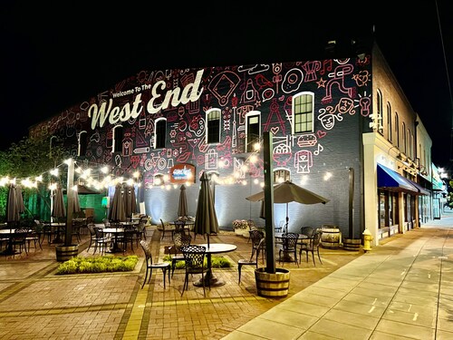 Cozy Industrial 2-KING Bdrm S. Main Street Downtown Condo w/ Foosball Table