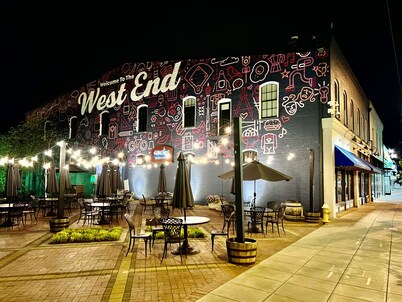 Cozy Industrial 2-KING Bdrm S. Main Street Downtown Condo w/ Foosball Table