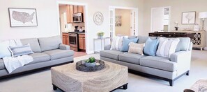 Smart TV, caminetto, tavolo da calcetto