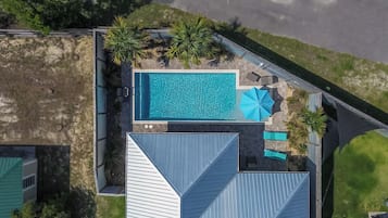 Een verwarmd zwembad