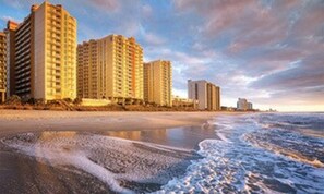靠近海滩、沙滩毛巾