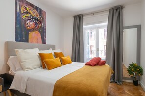 Een strijkplank/strijkijzer, reisbedje, gratis wifi, beddengoed