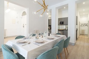 Dining - Exclusive BANKSY DOWNTOWN, by MONARO***** (Madrid)