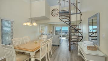 Deluxe Condo, 3 Bedrooms, Balcony, Ocean View (I #314) | In-room dining