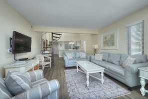 Deluxe Condo, 3 Bedrooms, Balcony, Ocean View (I #314) | Living area