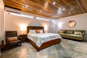 4 soverom, skrivebord, wi-fi og sengetøy