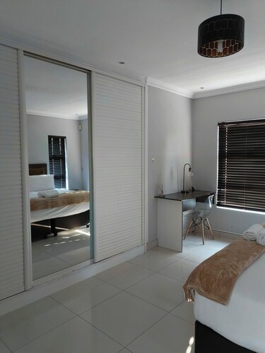 A Modern home, in the heart of the city, 2 minutes to the biggest shopping mall