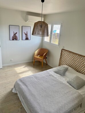 4 bedrooms, desk, iron/ironing board, free WiFi