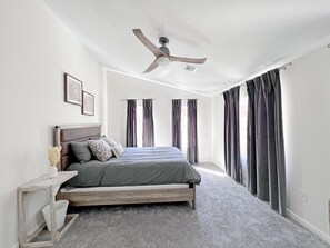 4 habitaciones, escritorio, wifi gratis y ropa de cama