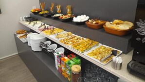 A buffet with various food items and beverages. - Comfort Center (Edirne)