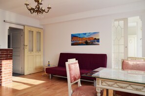 TV, ping pong - Living like Sissi and Emperor Franz Joseph (Wien)