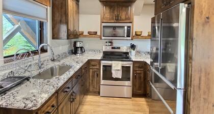 New one-bedroom upstairs apartment near Teton Canyon