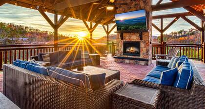 ~LUXURY~ INDOOR POOL/GAZEBO/OUTDOOR FIREPLACE/GAME RM/GOLDEN TEE/ SAUNA/HOT TUB!