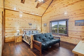 8 bedrooms, desk, iron/ironing board, free WiFi