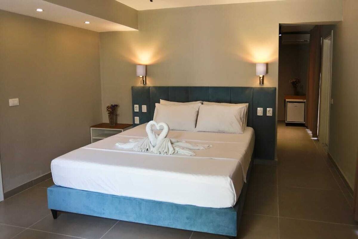 Memory-foam beds, desk, free WiFi, bed sheets
