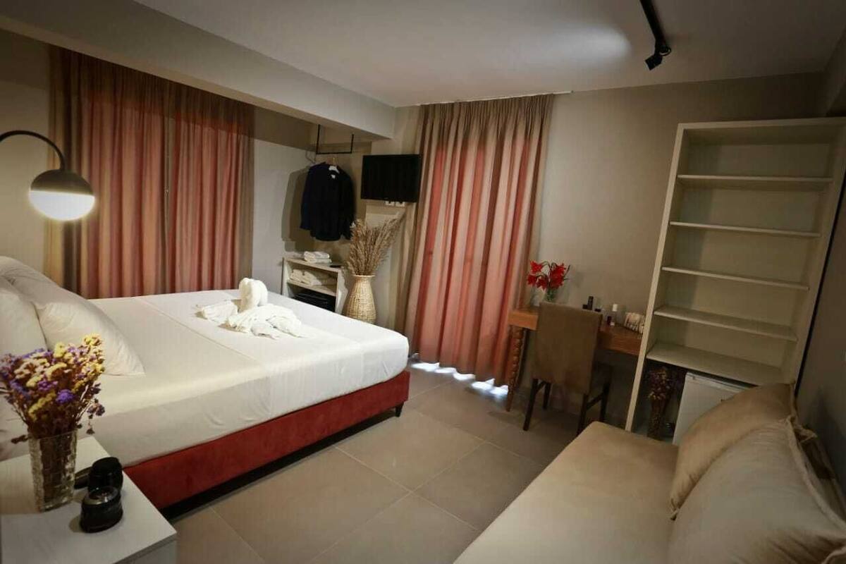 Memory-foam beds, desk, free WiFi, bed sheets