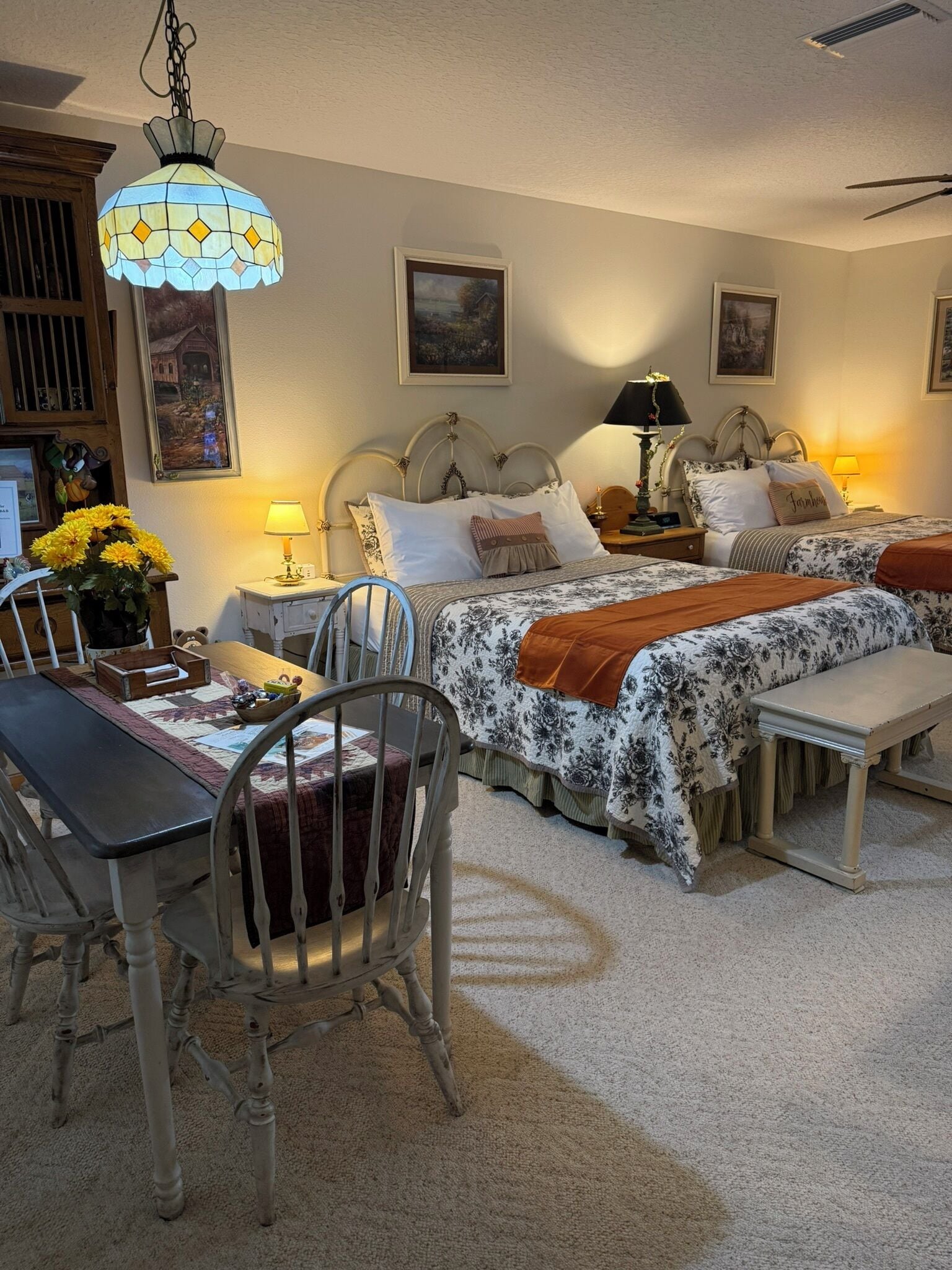 Deluxe vierpersoonskamer | Luxe beddengoed, bedden met traagschuimmatrassen