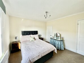 2 Schlafzimmer, Bügeleisen/Bügelbrett, WLAN, Bettwäsche