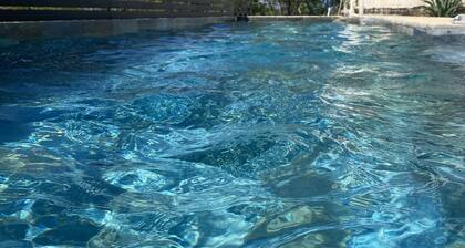 Oceanview, Minigolf, Pool, 2BR & Office. 5 min to Coco Beach