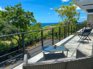 Terrace/patio - Oceanview, Minigolf, Pool, 2BR & Office. 5 min to Coco Beach (Coco)