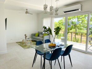 Interior - Oceanview, Minigolf, Pool, 2BR & Office. 5 min to Coco Beach (Coco)