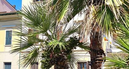 Comfortable apartment with outdoor patio on the Viareggio seafront