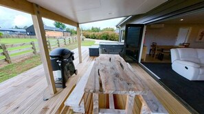 Outdoor dining - Up to 24 people, 10 bedrooms, 4 bathrooms, 2 kitchens (Ohakune)