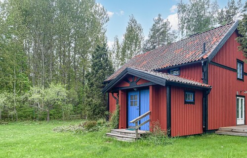 Awesome home in Grisslehamn with sauna
