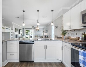 Townhome, 2 Bedrooms | Private kitchen | Fridge, oven, coffee/tea maker, toaster - My Ohana Getaway 2 Bedroom Townhouse by Redawning (Miramar Beach)