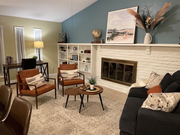 Smart TV, fireplace