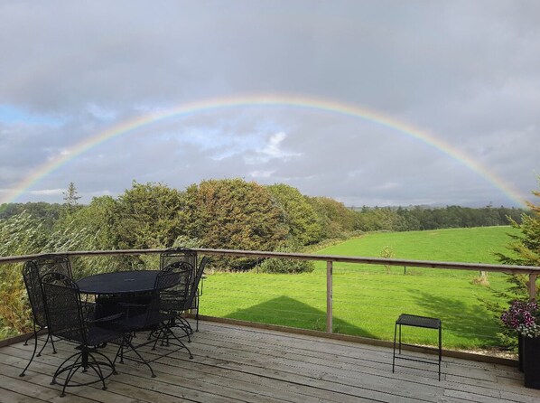 Outdoor dining - Beautiful Rural Ground Floor Flat with Waterfront View (Cahir)