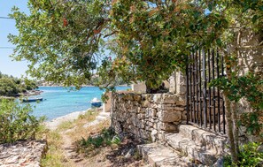 Property grounds - Nice home in Vela Luka with WiFi (Vela Luka)