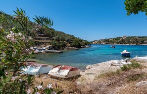 Una spiaggia nelle vicinanze
