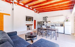 Interior - Nice home in Vela Luka with WiFi (Vela Luka)