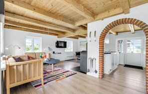 TV, fireplace, DVD player, foosball - Beautiful home in Ulfborg with kitchen (Ulfborg)