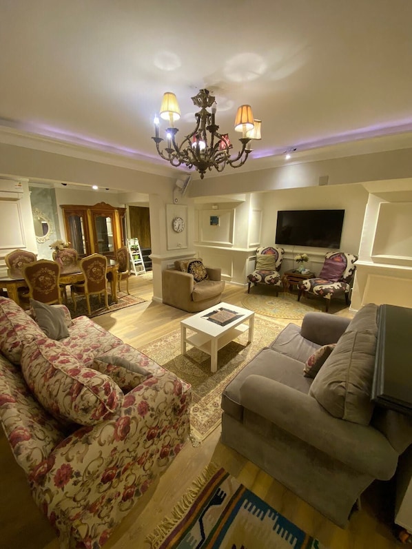 Living area - Lovely apartment in the heart of Cairo (Cairo Governorate)