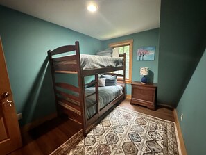 4 bedrooms, free WiFi, bed sheets