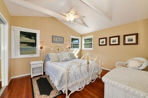 3 bedrooms, desk, iron/ironing board, free WiFi