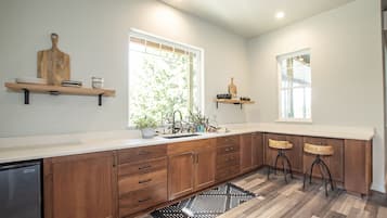 Fridge, microwave, coffee/tea maker, toaster