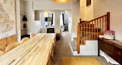 Cathedral Quarter - sleeps 8