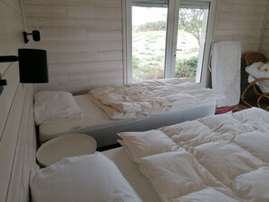 5 bedrooms, travel cot, free WiFi, bed sheets