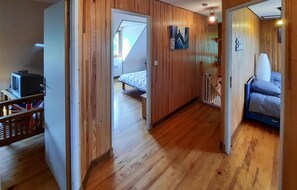 3 عدّة غرف نوم وسرير سفر وملاءات أسرّة