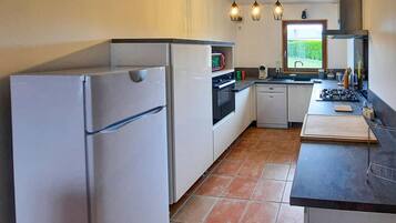 Réfrigérateur, four, plaque de cuisson, lave-vaisselle