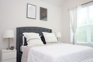 2 habitaciones, tabla de planchar con plancha, wifi y ropa de cama 