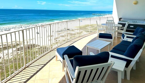 Property grounds - Oceanfront Gem with Hot Tub & Ocean View|Sleeps 12 (Orange Beach)
