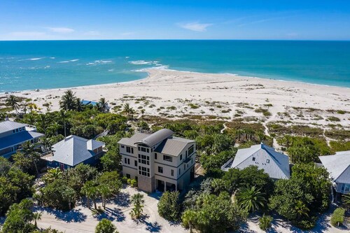 BEAUTY AND THE BEACH- BEACHFRONT MANSION, HEATED POOL