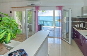 Frigorifero, piano cottura, lavastoviglie, macchina per tè/caffè