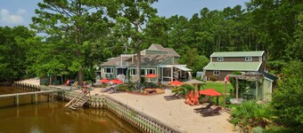 Edgewater "The Landing" Coastal 3 bedroom Duplex. Private beach, Relax and enjoy